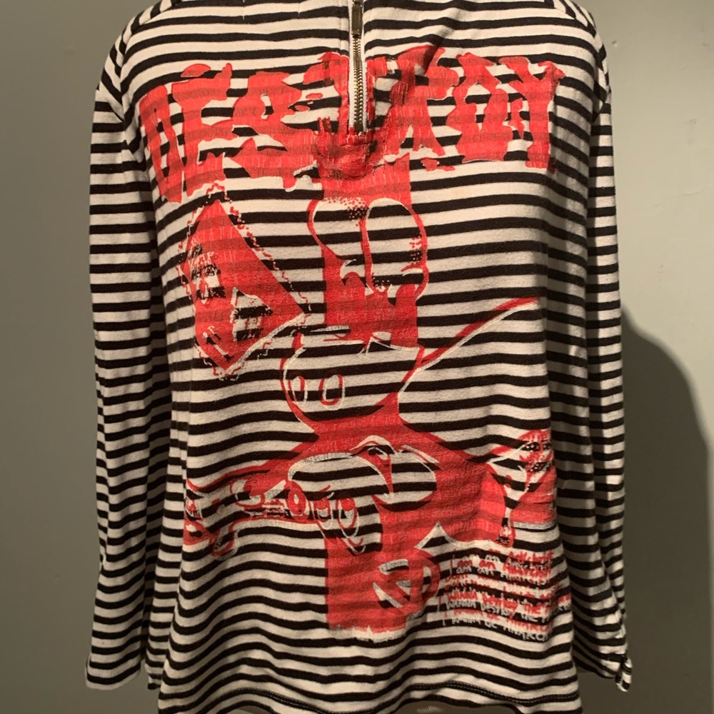 Black and white strips with red print